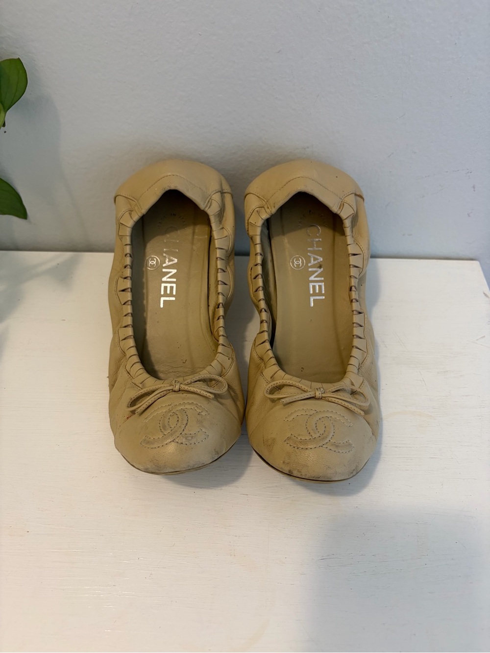 CHANEL Tan Leather Ballet Flats with CC Logo